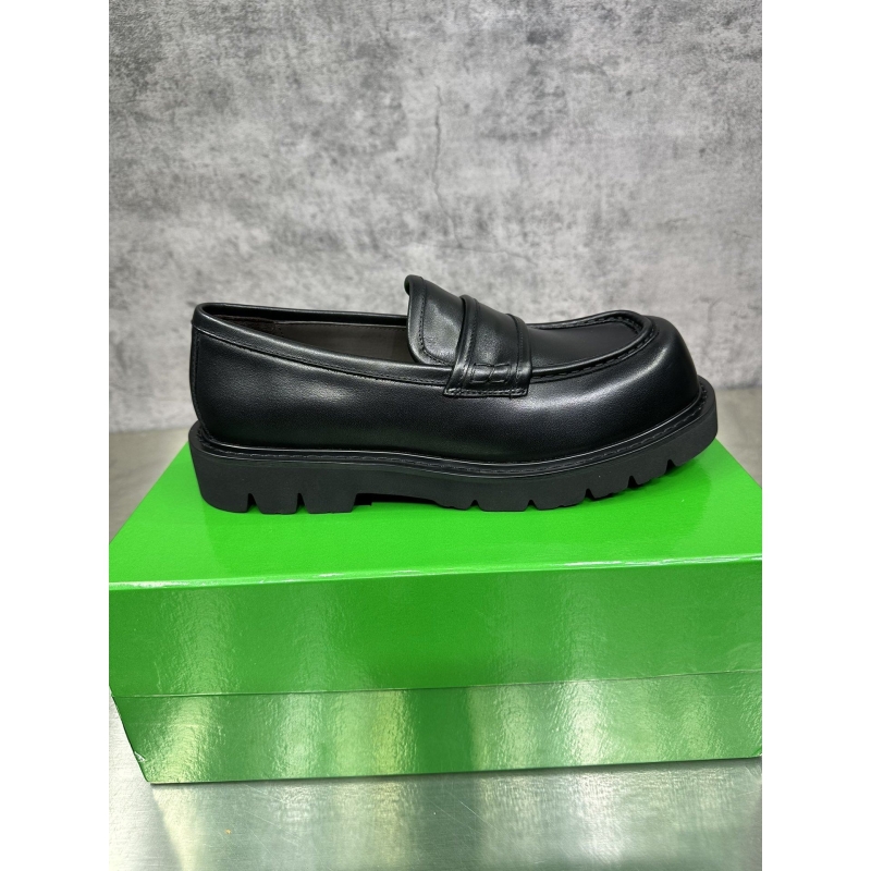 bo*te*ga Ve*ne*ta leather shoes